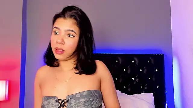 Snapshot of sharon_and_myke chatting on 01/18/25, 11:22 sharon and myke online show from 01/18/25, 11:22