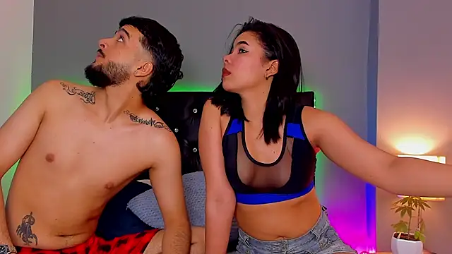 Snapshot of sharon_and_myke chatting on 01/12/25, 02:45 sharon and myke online show from 01/12/25, 02:45