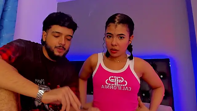 Snapshot of sharon_and_myke chatting on 01/20/25, 02:01 sharon and myke online show from 01/20/25, 02:01