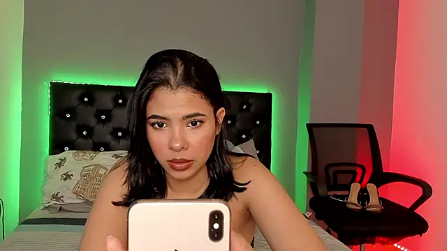 Snapshot of sharon_and_myke chatting on 02/12/25, 07:56 sharon and myke online show from 02/12/25, 07:56