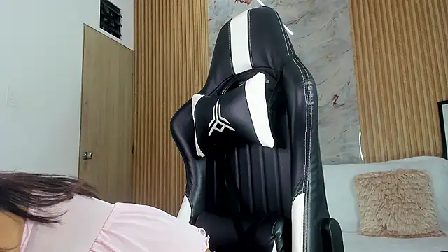 Any topless online show from 02/09/26, 11:08