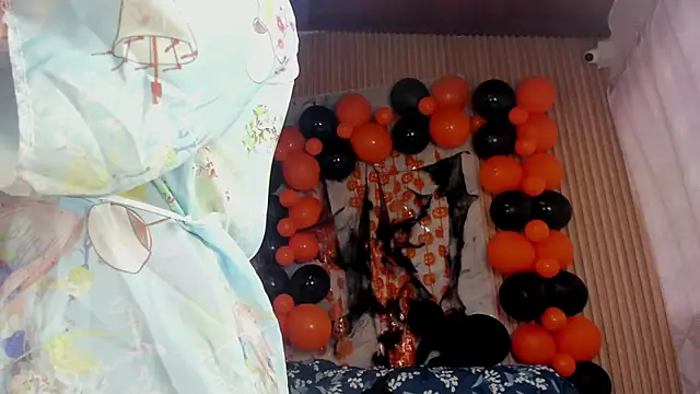 Any topless online show from 10/31/25, 11:07