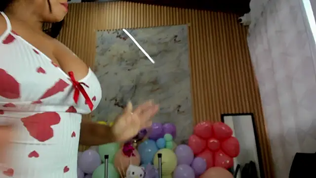 Any topless online show from 04/12/26, 11:02