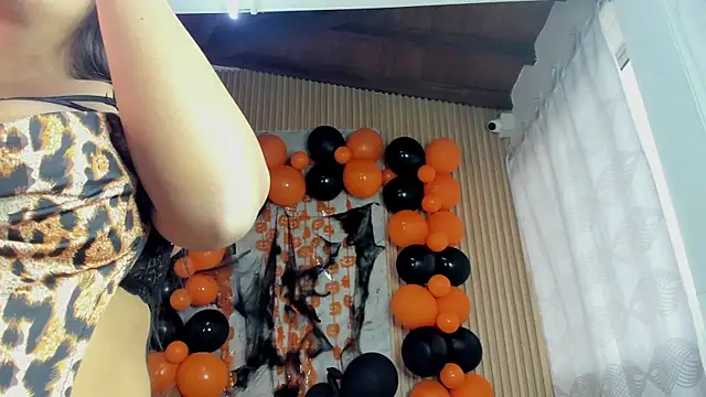 Any topless online show from 11/01/25, 11:04