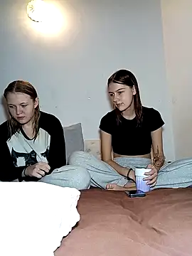 ella grays online show from 10/12/25, 06:42