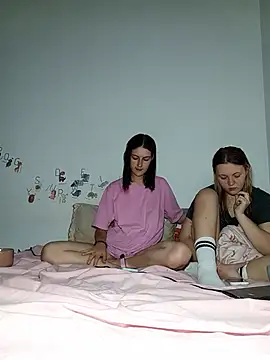 Snapshot of ella_grays chatting on 06/04/26, 04:11 ella grays online show from 06/04/26, 04:11