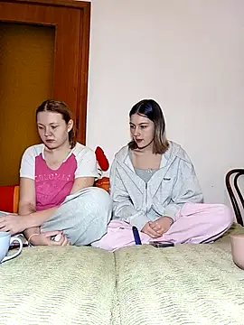 Snapshot of ella_grays chatting on 01/17/26, 05:38 ella grays online show from 01/17/26, 05:38