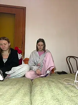 Snapshot of ella_grays chatting on 02/01/26, 05:00 ella grays online show from 02/01/26, 05:00