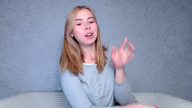 Snapshot of sofiaa_here chatting on 09/15/25, 12:33 sofiaa here online show from 09/15/25, 12:33