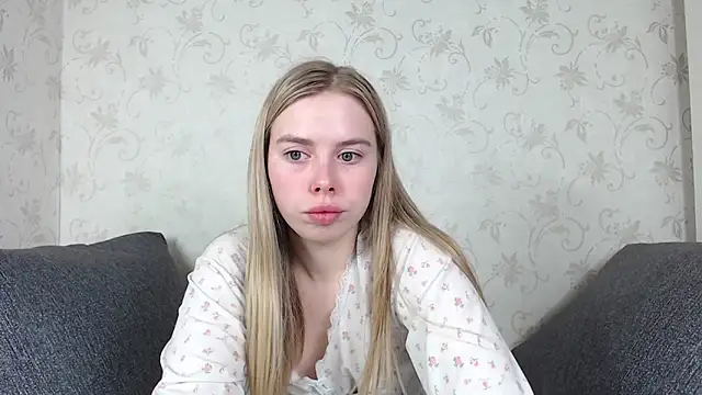 sofiaa here online show from 03/23/26, 12:11