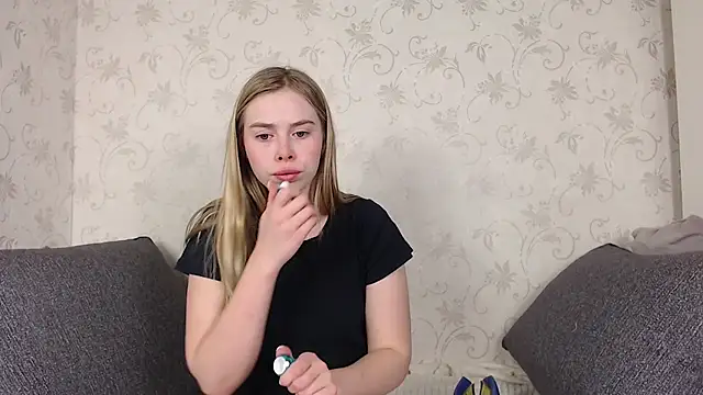 sofiaa here online show from 03/31/26, 12:01