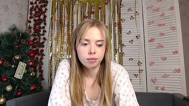 Snapshot of sofiaa_here chatting on 12/16/25, 12:04 sofiaa here online show from 12/16/25, 12:04