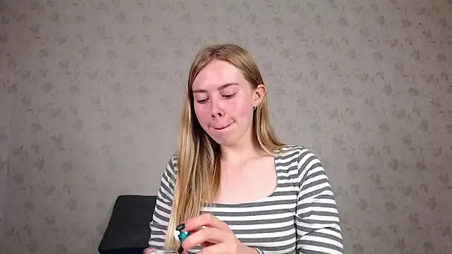 sofiaa here online show from 05/28/26, 12:07