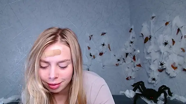 Snapshot of sofiaa_here chatting on 10/22/25, 12:43 sofiaa here online show from 10/22/25, 12:43