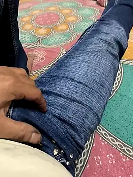 Snapshot of faaseel chatting on 10/26/25, 03:45 faaseel online show from 10/26/25, 03:45