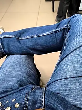 Snapshot of faaseel chatting on 10/18/25, 05:53 faaseel online show from 10/18/25, 05:53