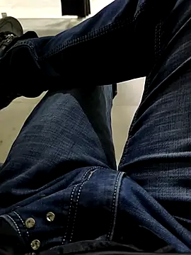 Snapshot of faaseel chatting on 10/11/25, 11:44 faaseel online show from 10/11/25, 11:44