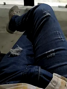 Snapshot of faaseel chatting on 10/13/25, 10:28 faaseel online show from 10/13/25, 10:28