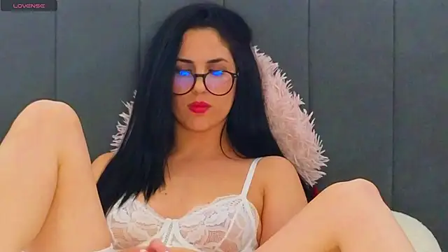 LauraMirage online show from 11/28/25, 08:42