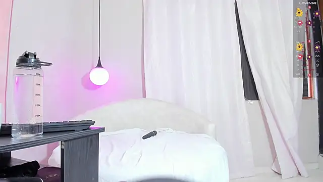 anna lorenss online show from 10/28/25, 11:42