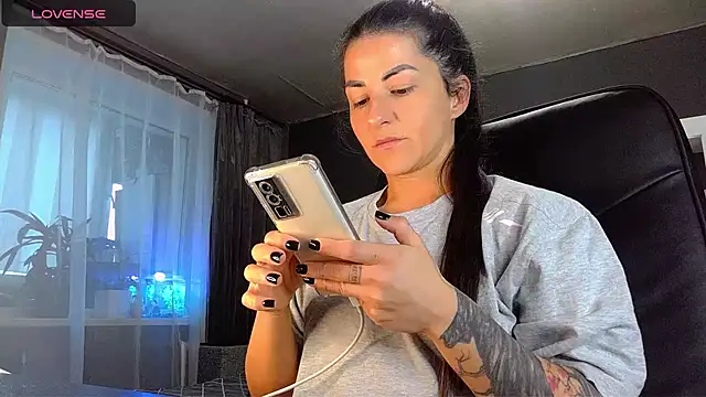 Aria Dl online show from 01/28/25, 12:43