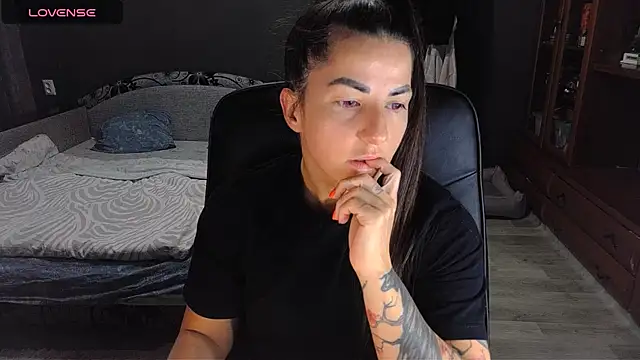 Aria Dl online show from 11/17/25, 07:12