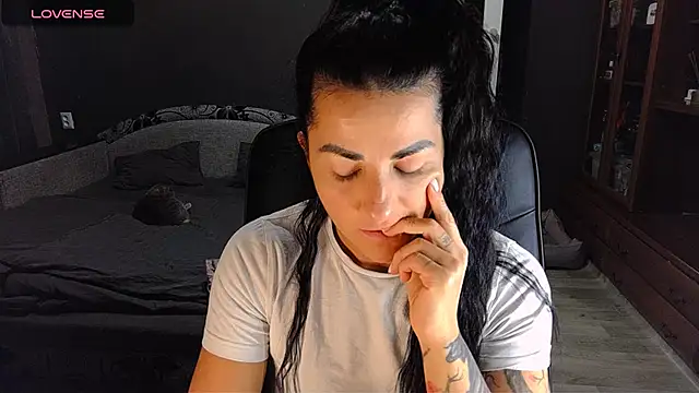 Aria Dl online show from 12/05/25, 03:54