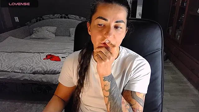 Aria Dl online show from 11/20/25, 04:18