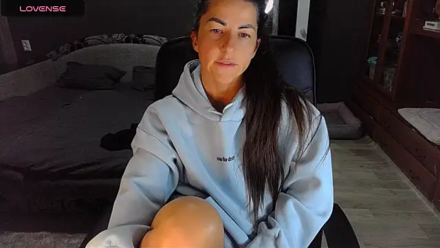 Aria Dl online show from 09/18/25, 03:37