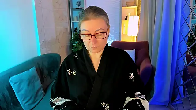 AlexandraKind online show from 11/20/25, 08:53