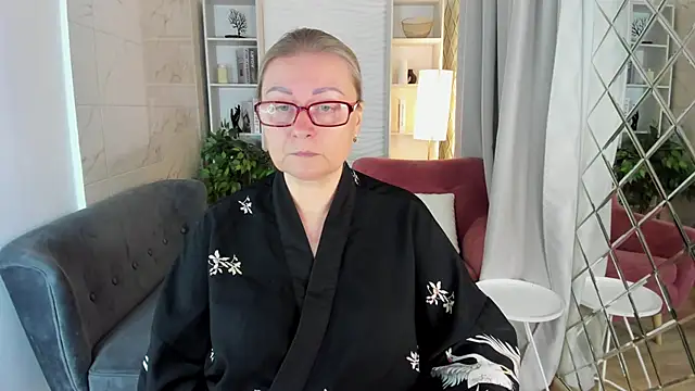 AlexandraKind online show from 10/27/25, 08:43