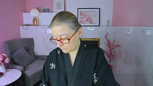 AlexandraKind online show from 12/19/25, 01:35