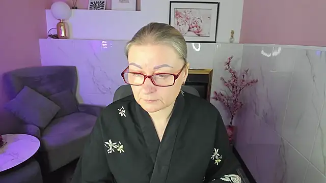 AlexandraKind online show from 11/24/25, 08:42