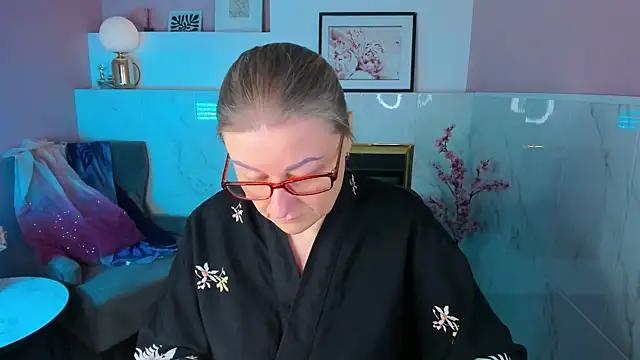 AlexandraKind online show from 12/20/25, 01:36