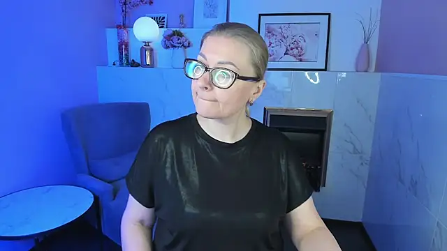 Snapshot of AlexandraKind chatting on 03/15/25, 04:54 AlexandraKind online show from 03/15/25, 04:54