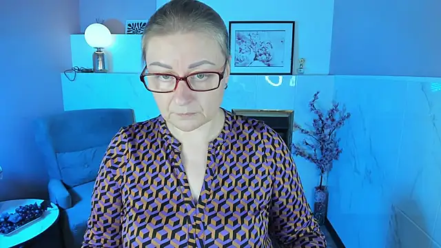 AlexandraKind online show from 11/03/25, 08:34