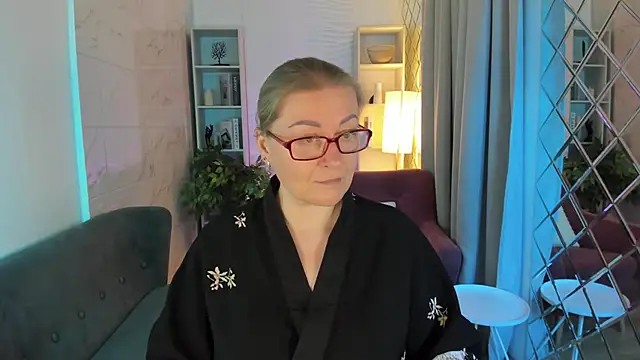 AlexandraKind online show from 10/21/25, 08:19