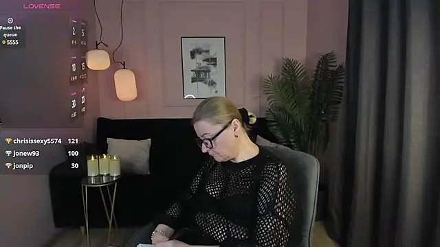 Snapshot of AlexandraKind chatting on 03/12/25, 03:24 AlexandraKind online show from 03/12/25, 03:24