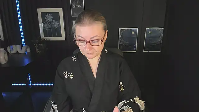 Snapshot of AlexandraKind chatting on 09/24/25, 01:28 AlexandraKind online show from 09/24/25, 01:28