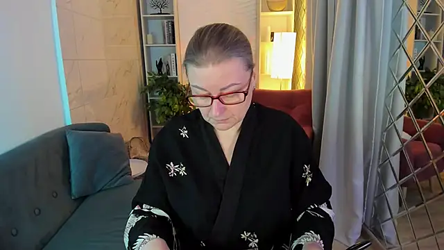 AlexandraKind online show from 11/17/25, 08:35