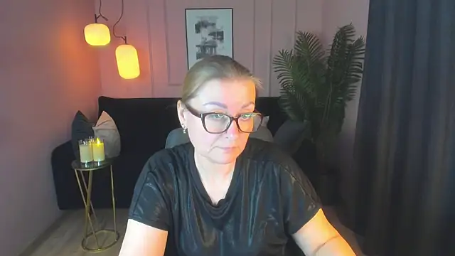 Snapshot of AlexandraKind chatting on 03/17/25, 11:02 AlexandraKind online show from 03/17/25, 11:02