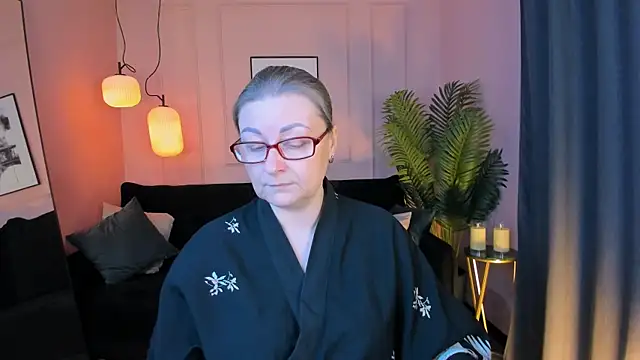 AlexandraKind online show from 12/17/25, 01:38