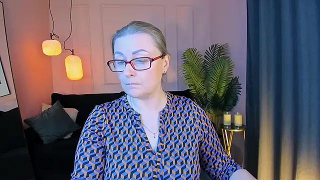 AlexandraKind online show from 12/18/25, 01:44