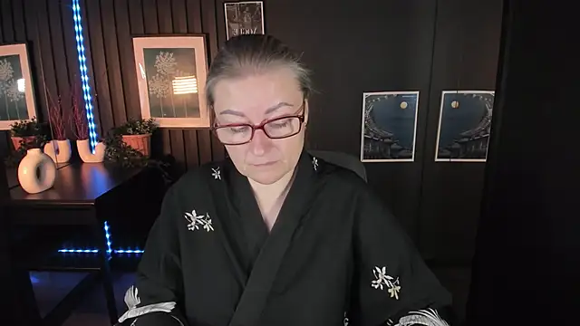 Snapshot of AlexandraKind chatting on 09/30/25, 01:39 AlexandraKind online show from 09/30/25, 01:39