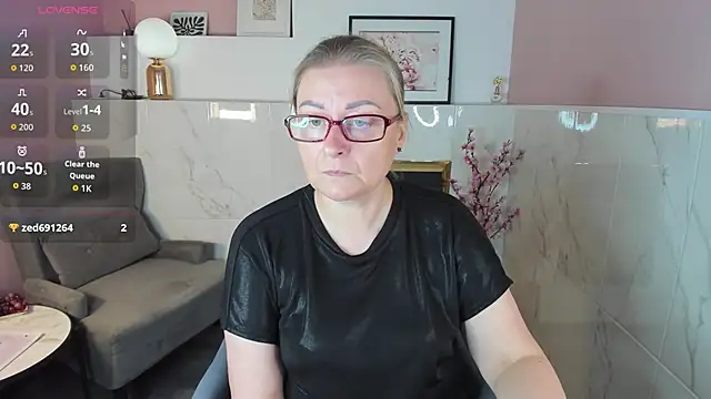 Snapshot of AlexandraKind chatting on 09/12/25, 01:44 AlexandraKind online show from 09/12/25, 01:44