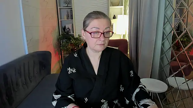 AlexandraKind online show from 11/06/25, 01:37