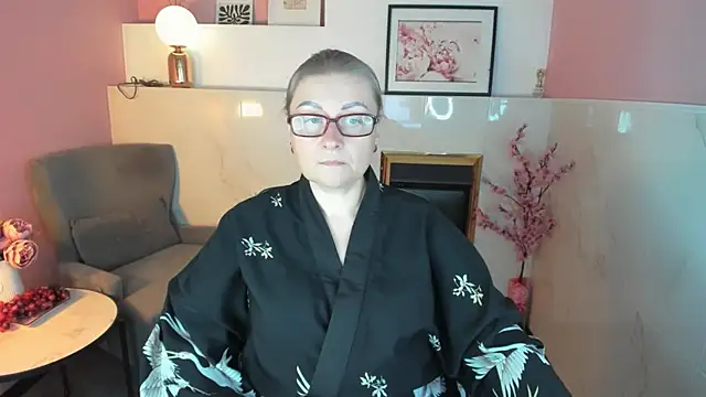 AlexandraKind online show from 11/13/25, 08:46