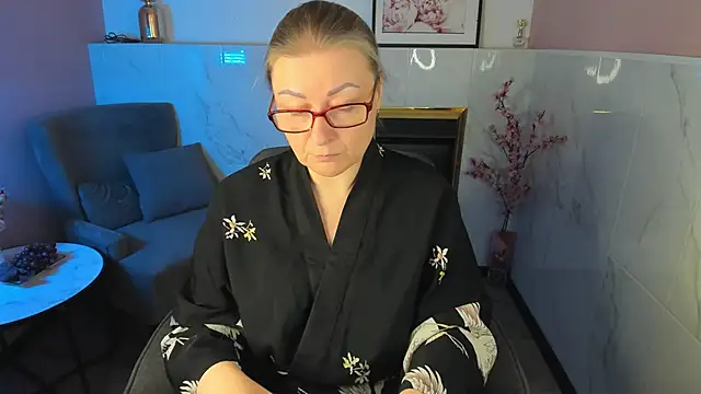 AlexandraKind online show from 12/05/25, 08:50