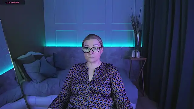 Snapshot of AlexandraKind chatting on 02/25/25, 02:47 AlexandraKind online show from 02/25/25, 02:47
