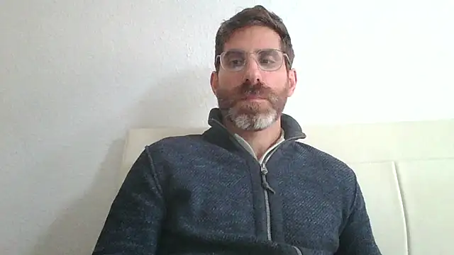 Snapshot of alcatraz009 chatting on 10/12/25, 02:40 alcatraz009 online show from 10/12/25, 02:40